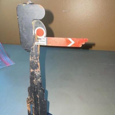 Lot 91 - HO Scale Train crossing signal