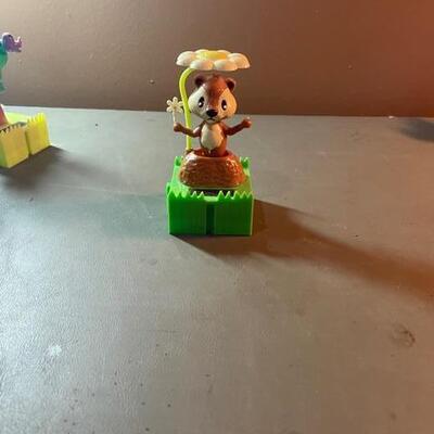 Lot 96 - Solar Powered Toys
