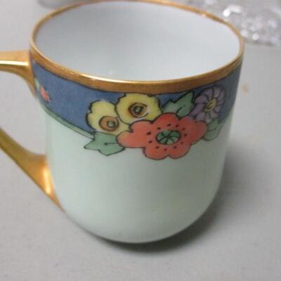 Lot 115 - Lenox Vase - Tea Cup & Saucer Trinkets 