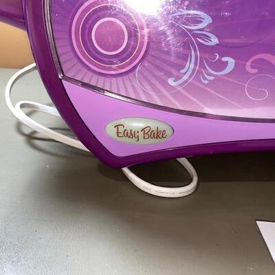 Lot 105 - EZ Bake Oven