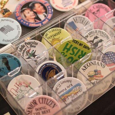 Lot 10 Collectible Pins & Buttons