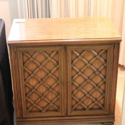 Lot 21 Vintage Wood Stereo Cabinet 28x30x19