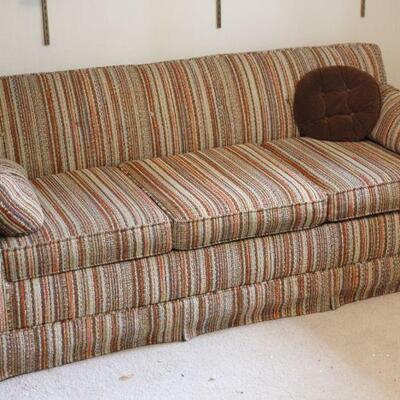 Lot 75 Vintage Hide-A-Bed Sofa 6'x30