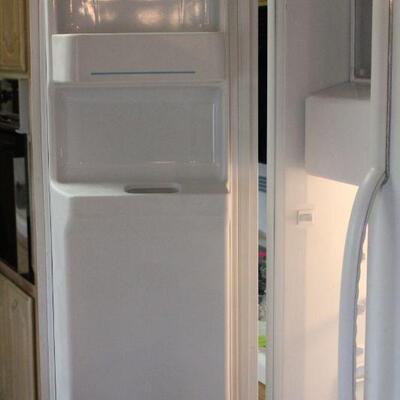 Lot 84 Maytag Plus White Refrigerator/Freezer Combo 69