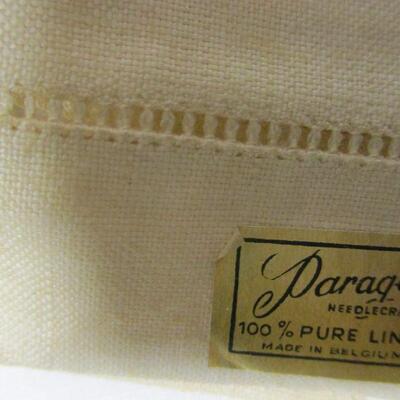Lot 138 - Vintage Linen - Paragon 