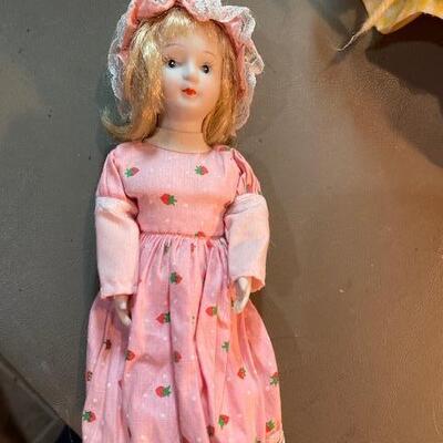Lot 178 - 4 vintage handmade dolls