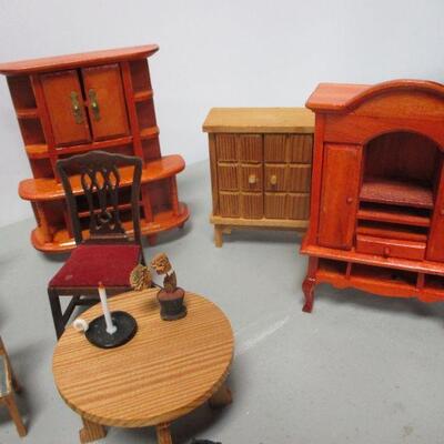 Lot 151 - Miniature Doll Furniture 