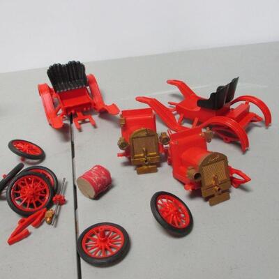 Lot 152 - Revell Pull Toy Parts