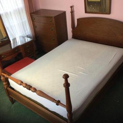F-106 Mahogany Full Size Bed with Dresser 