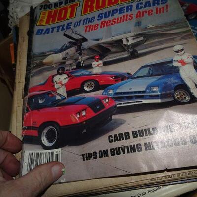 Vintage Hot Rod Magazines, Old Car Magazines Approximately 30 magazines 
