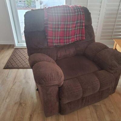 #2000 â€¢ 2 Brown Recliner Chairs