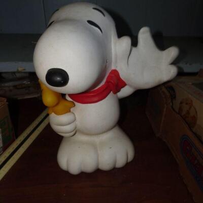 Vintage Snoopy Bank - Missing something 