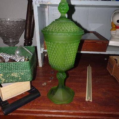 Amazing Lime Green Center Piece Glass Vase Decanter 