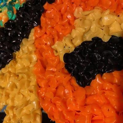 Lot 195 - Halloween popcorn decs