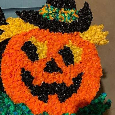 Lot 195 - Halloween popcorn decs