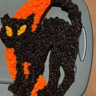 Lot 195 - Halloween popcorn decs