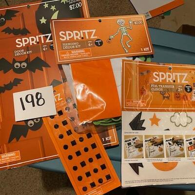 Lot 198 - halloween Craft Kits
