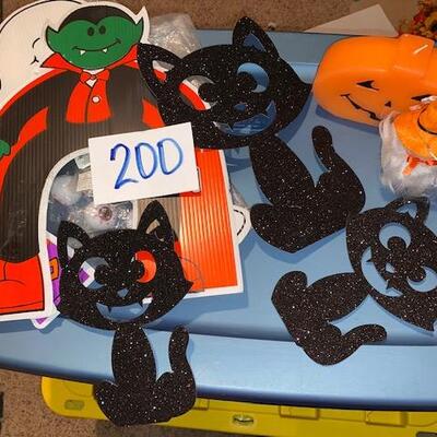 Lot 200 - Halloween Misc