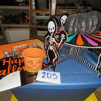 Lot 203 - Treat Stand and other misc
