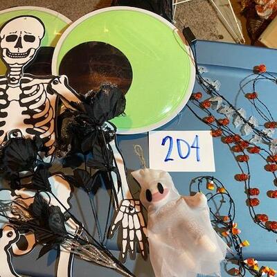 Lot 204 - halloween misc