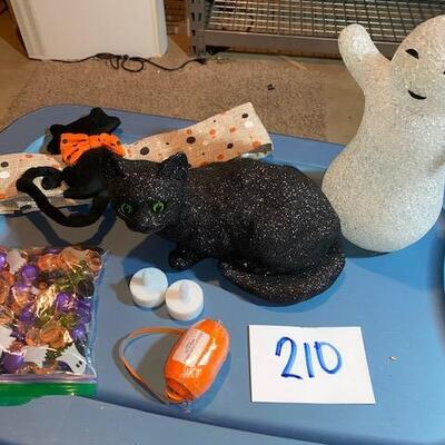 Lot 210 - Halloween misc