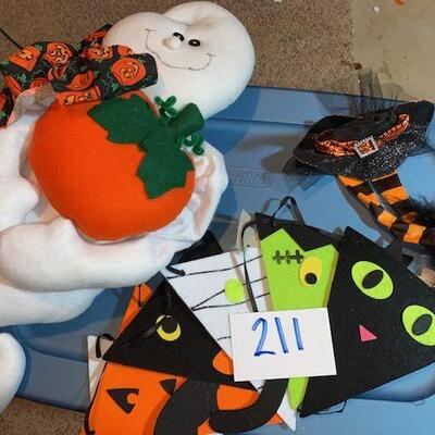 Lot 211 - halloween misc