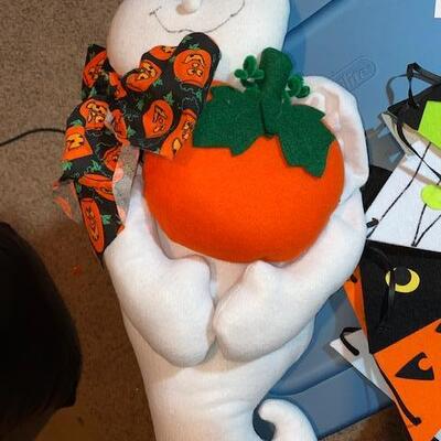 Lot 211 - halloween misc