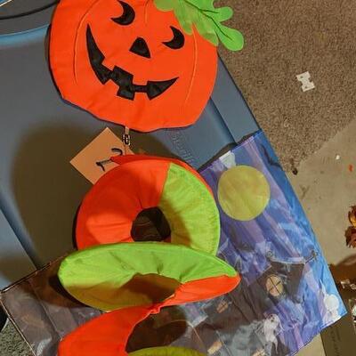 Lot 213 - halloween misc