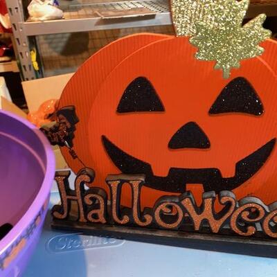 Lot 220 -  halloween misc