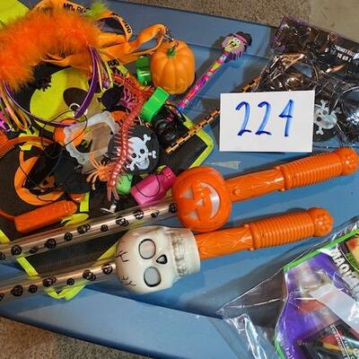 Lot 224 -  halloween Misc