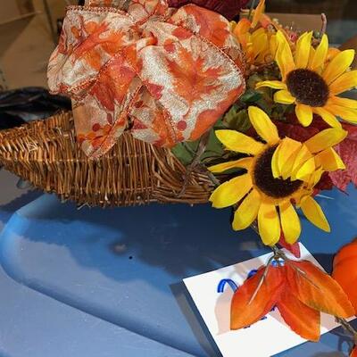 Lot 228 - Fall decor
