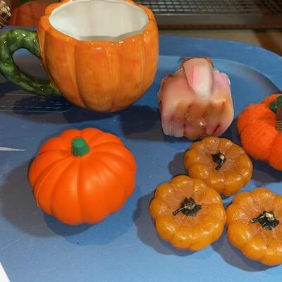Lot 228 - Fall decor