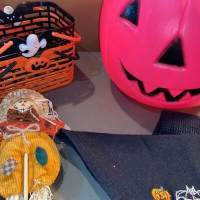 Lot 230 - Halloween Misc