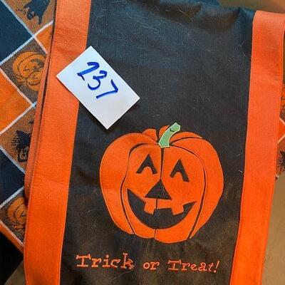 Lot 237 - halloween Linens