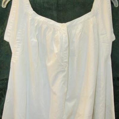 LOT 105  EARLY 1900's LADIES NIGHTGOWNS