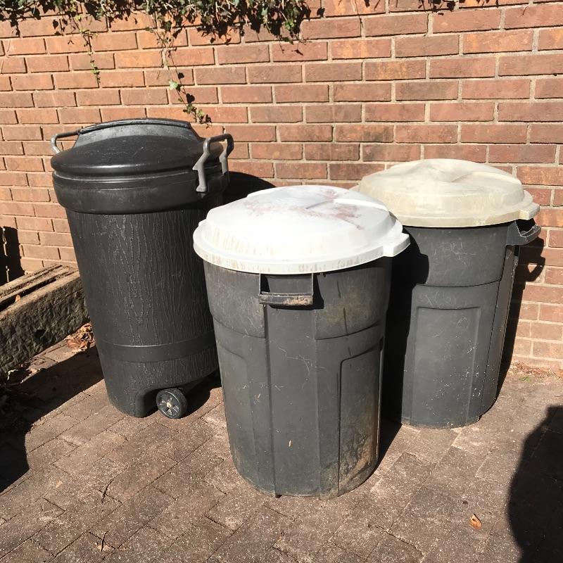 Lot 130 Gott & Rubbermaid Refuse Bins