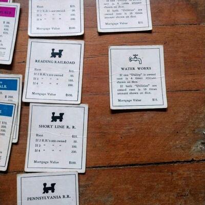 Vintage 1954 Monopoly includes most pieces including instructions