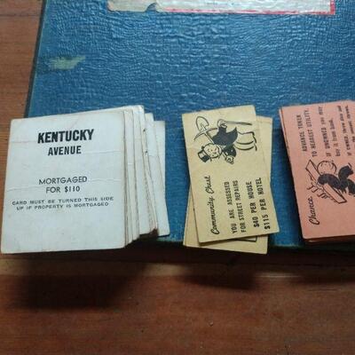 Vintage 1954 Monopoly includes most pieces including instructions