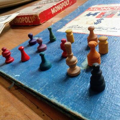 Vintage 1954 Monopoly includes most pieces including instructions