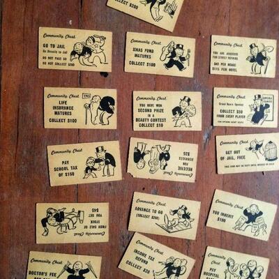 Vintage 1954 Monopoly includes most pieces including instructions