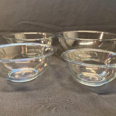 Lot 12: Pyrex Dishes