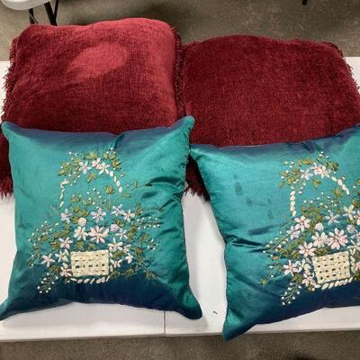 #81 Decorative Pillows