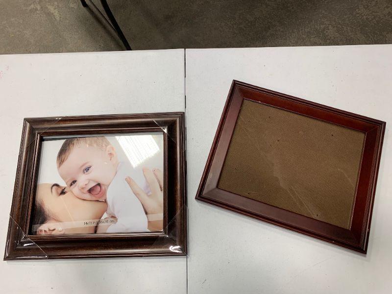 #111 Photo Frames | EstateSales.org