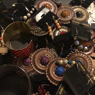 Over 180 Fashion Jewelry Items - Rings, Bracelets, Earrings 