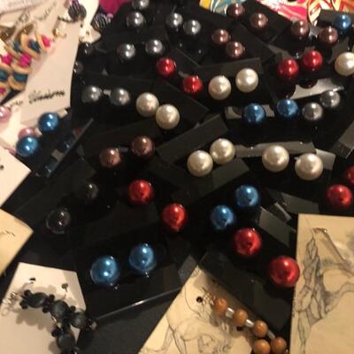 Over 180 Fashion Jewelry Items - Rings, Bracelets, Earrings 