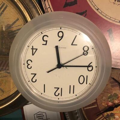 5 Random Clocks & 2 Umbrellas