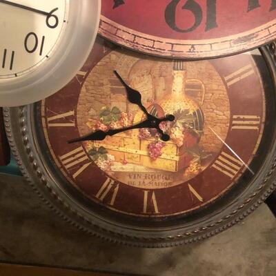 5 Random Clocks & 2 Umbrellas