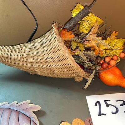 Lot 253 - fall decor