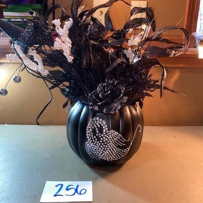 Lot 256 - Halloween Boquet