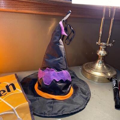 Lot 258 - Halloween decor